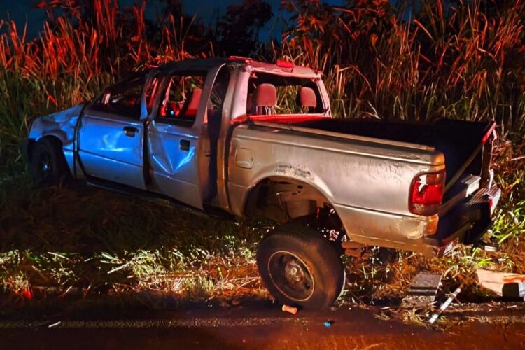 Menino morre ao ser ejetado de caminhonete que capotou em acidente na PR-485