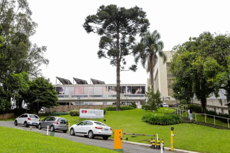 suspensa a privatização da Celepar