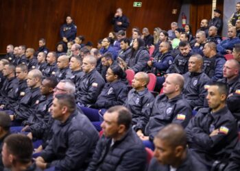 Guarda Civil Municipal de Maringá diploma 40 novos agentes