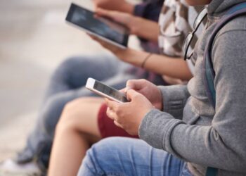 Portugal aprova restrições a acesso de jovens às redes sociais