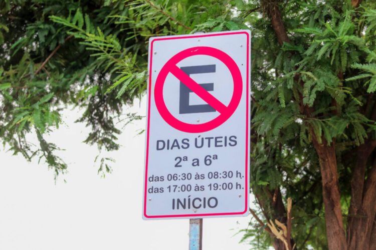 Avenida Duque de Caxias volta a ter terceira faixa nos horários de pico