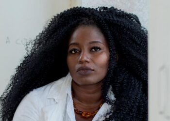 Atração de quinta-feira, 5, Carla Akotirene é militante acadêmica antirracista que concentra estudos sobre extermínio de jovens negros, prisionizacão e racismo institucional (Crédito: Divulgação)