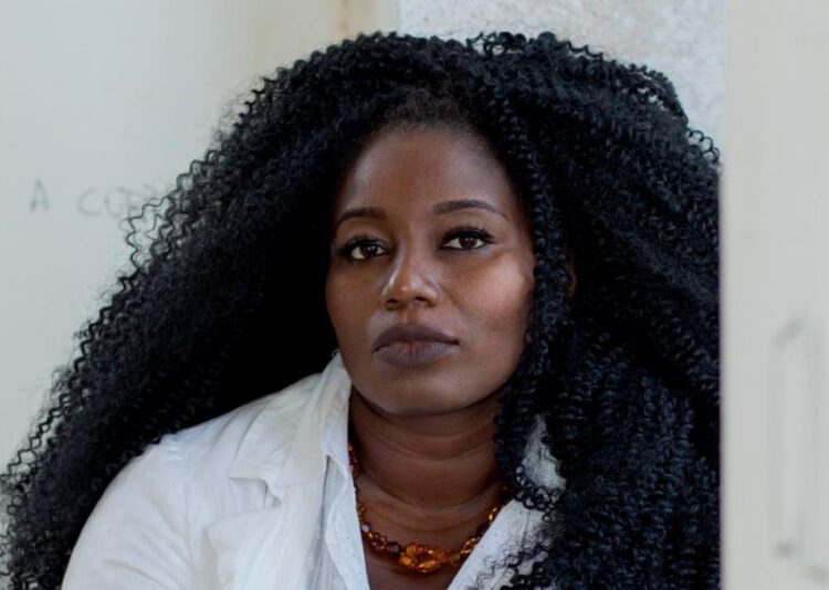 Atração de quinta-feira, 5, Carla Akotirene é militante acadêmica antirracista que concentra estudos sobre extermínio de jovens negros, prisionizacão e racismo institucional (Crédito: Divulgação)