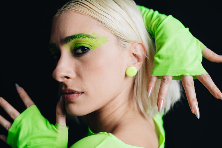 Juliana Linhares é cantora, compositora, atriz e diretora potiguar (Crédito: Divulgação)