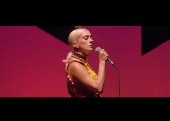 Trecho de show de Juliana Linhares (Crédito: Reprodução)