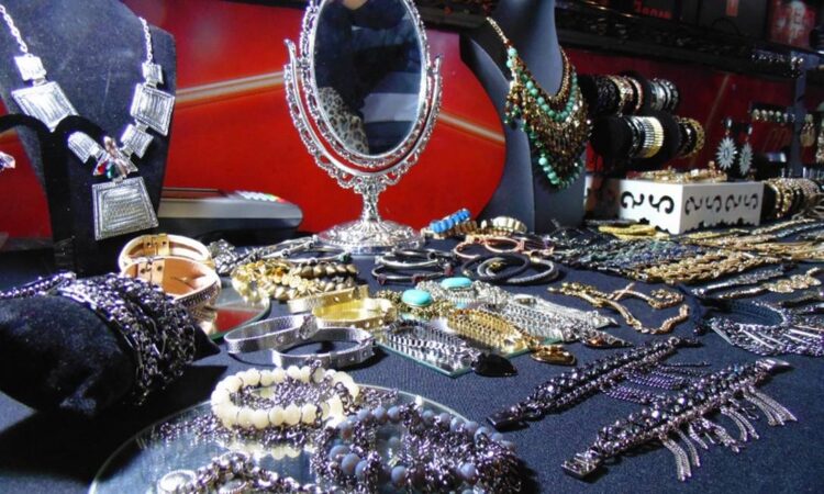 Associação dos Amigos do HU realiza bazar com produtos a partir de R$ 2