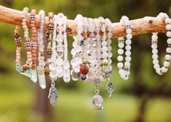 Último dia do bazar beneficente da Assciação dos Amigos do Hospital Universitário de Maringá