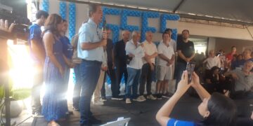 Ulisses transforma a casa de sua família em escritório político