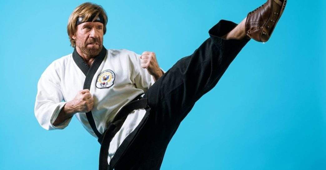morre o ator e lutador Chuck Norris, ícone dos filmes de ação