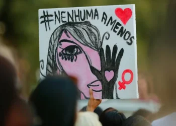 Maringá realiza ato para denunciar a violência contra a mulher e o feminicídio