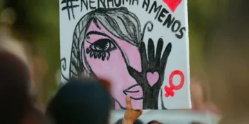 Maringá realiza ato para denunciar a violência contra a mulher e o feminicídio