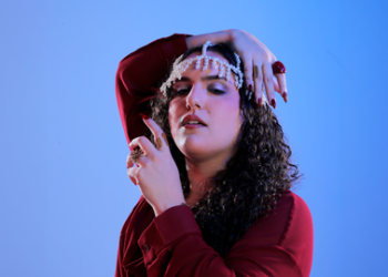 Novo trabalho faz parte do para o EP Atravessada Vol. 1 (Crédito: Isa Angioletto)