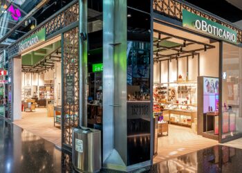 Com quase 4 mil lojas e presente em 16 países, O Boticário, que nasceu em Curitiba, tornou-se o maior varejo de beleza no mundo