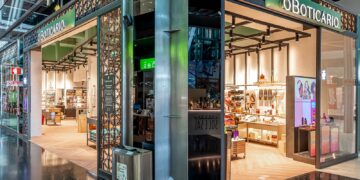 Com quase 4 mil lojas e presente em 16 países, O Boticário, que nasceu em Curitiba, tornou-se o maior varejo de beleza no mundo