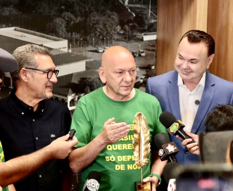 Luciano Hang é homenageado em Maringá com o Troféu Tuchaua