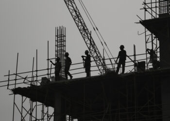 Setor da construção fechou o trimestres com a construção, com saldo de 645 em Maringá (Crédito: Ilustrativa/Freepik)