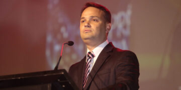 Ratinho prestigia posse de Marcos Mauro Pena no SindusCon