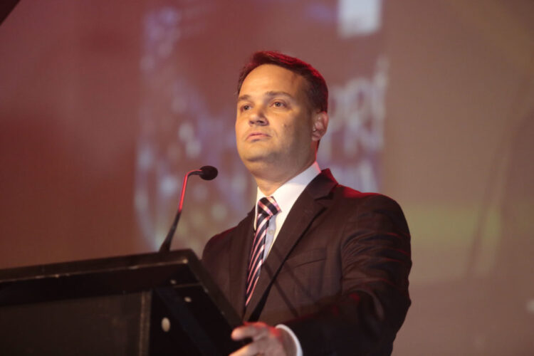 Ratinho prestigia posse de Marcos Mauro Pena no SindusCon