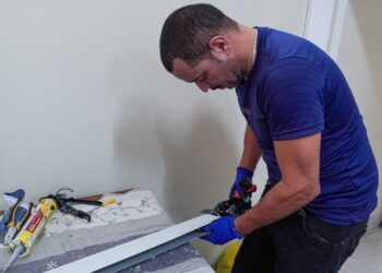 Restaurador de portas Marcos Teixeira é o primeiro MEI contratado pela prefeitura de Maringá