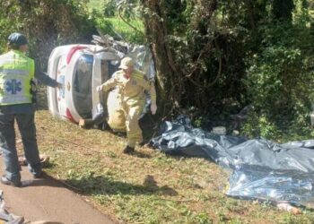 Acidente com carro da Saúde de São Bernardino na PR-158 deixa quatro mortos e dois feridos
