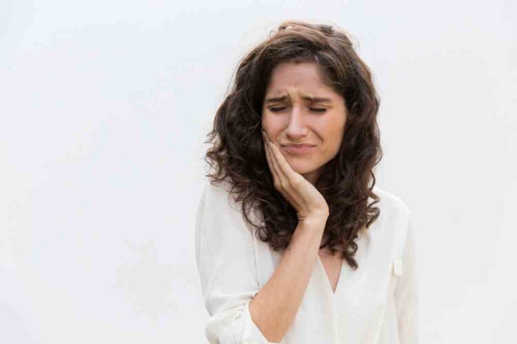 Dor na mandíbula pode comprometer seriamente a qualidade de vida das mulheres