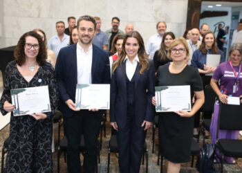 Hemocentro de Maringá é homenageado pela Assembleia Legislativa por serviços prestados