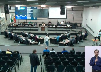 Sessão da Câmara Municipal de Maringá (Crédito: Reprodução)