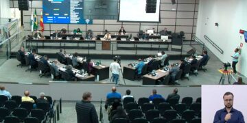 Sessão da Câmara Municipal de Maringá (Crédito: Reprodução)
