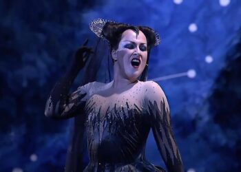 Diana Damrau - intérprete icônica da Rainha da Noite na ópera A Flauta Mágica