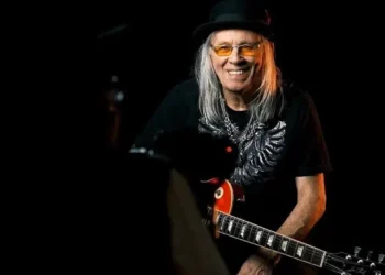 Morre o guitarrista Luiz Carlini, lenda da guitarra brasileira