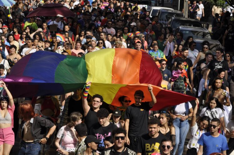 Parada LGBT de Maringá acontece neste domingo, Dia Internacional de Combate à LGBTfobia
