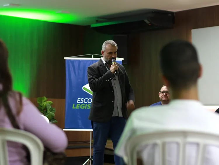 Assembleia Itinerante leva capacitação sobre compras públicas à Expoingá e aproxima empreendedores das oportunidades do setor público