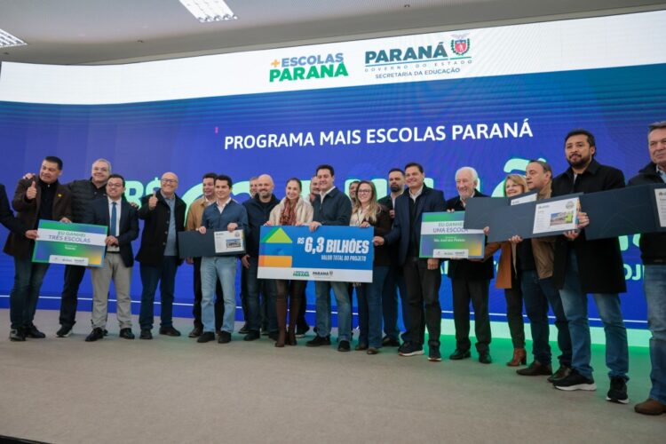 Ratinho Júnior assina contra do Mais Escolas Paraná para a construção de 40 novos colégios estaduais
