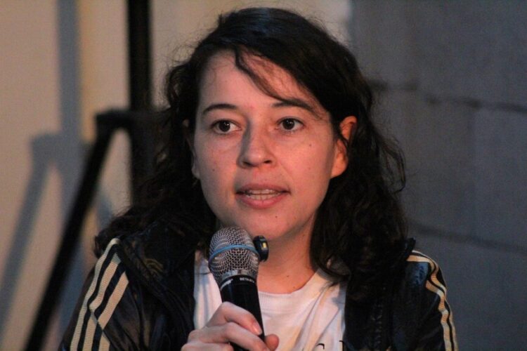 Juliana Monroy Ortiz, durante bate-papo na Zine Ingá (Crédito: Cristiano Martinez)