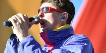 Cantor Oliver Tree é um dos seis mortos em acidente envolvendo dois helicópteros