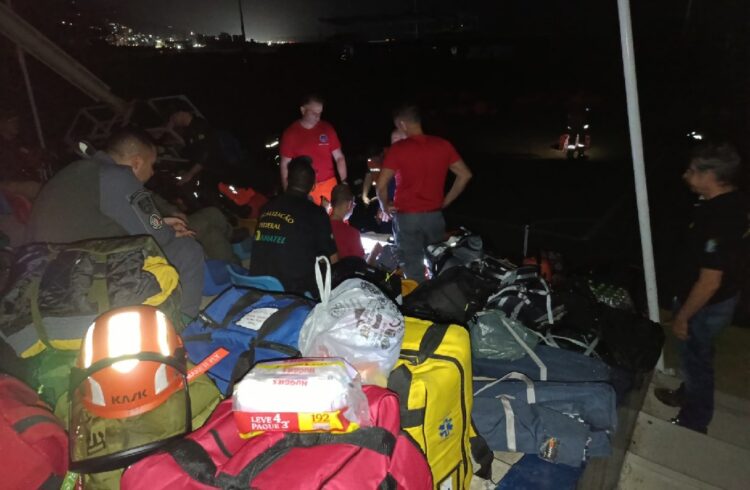 Bombeiros do Paraná foram os primeiros da força-tarefa brasileira a começar a trabalhar no local de terremotos na Venezuela