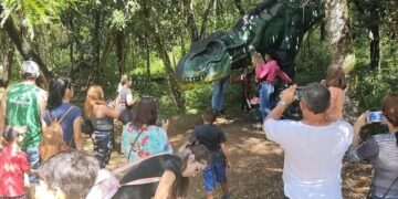 Termina a exposição de dinossauros do Parque do Ingá, em Maringá
