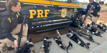PRF faz no Paraná a maior apreensão de fuzis de sua história