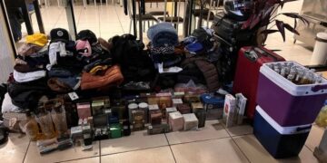 Medicamentos emagrecedores e anabolizantes estavam sendo transportados em uma Fiat Toro por quatro pessoas