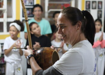 Mestra Kelly coordena oficina na noite desta quinta-feira, 9, no Sucena (Crédito: Cristiano Martinez)