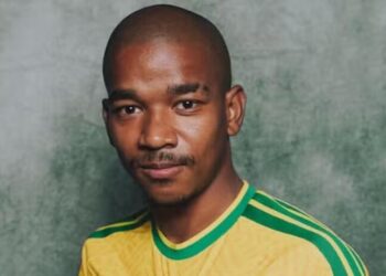 morre jayden adams meio-campista da áfrica do sul que participou da copa