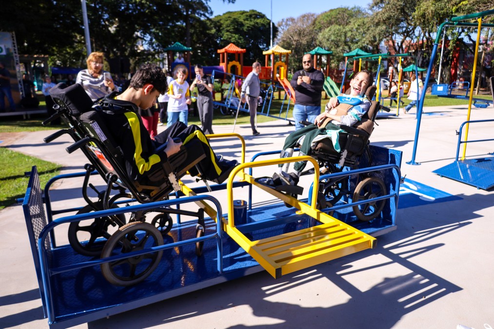 Parque Inclusivo de Maringá oferece brinquedos adaptados para crianças com deficiência