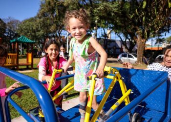 Parque Inclusivo de Maringá tem brinquedos adaptados para crianças deficientes