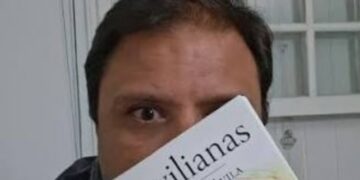 Daniel D'Ávila lança seu novo livro, Davilianas, com poemas e prosa