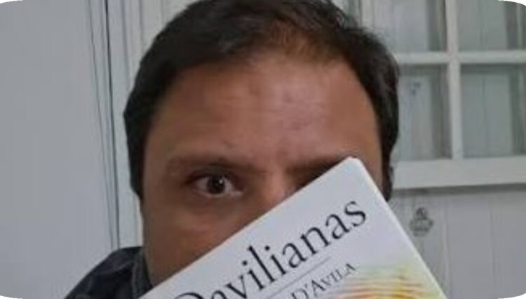 Daniel D'Ávila lança seu novo livro, Davilianas, com poemas e prosa