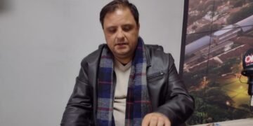 Daniel D'Ávila lança "Davilianas", seu novo livro de poesia