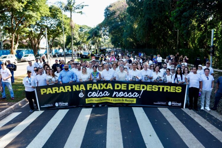 Prefeitura usa faixa de pedestre para lançamento de campanha de trânsito "É Coisa Nossa"