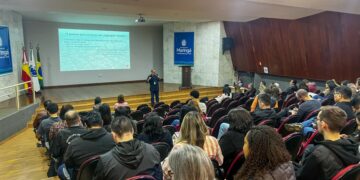 Servidores recebem capacitação para aprimorar prestação de informações sobre os serviços públicos
