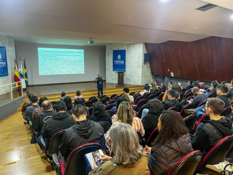 Servidores recebem capacitação para aprimorar prestação de informações sobre os serviços públicos
