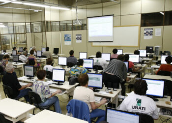 Universidade da Terceira Idade abre inscrições para mais de 40 cursos